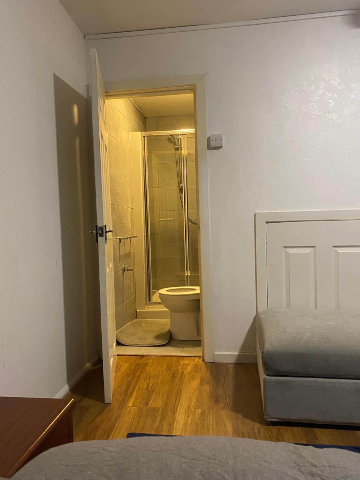 Double En-Suite Rooms Nevendon Dış mekan fotoğraf